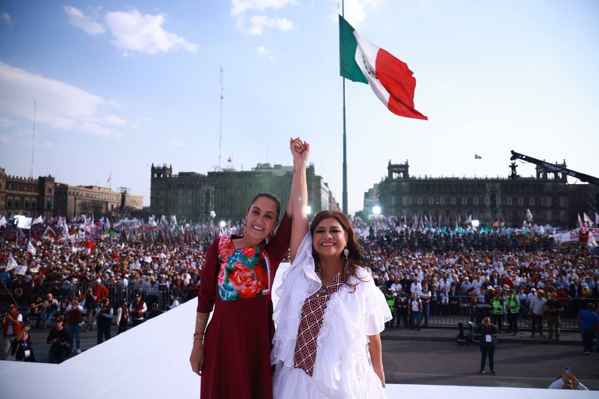 FuenteMarce's tweet photo. ¿Qué lograron @Claudiashein y @ClaraBrugadaM juntas? 

📌 Redujeron la incidencia delictiva en más de 50% con un enfoque multifactorial, incluyendo la atención a las causas 👩🏼‍🏫🙌🏼🍽️🏙️ https://t.co/ccLWNQdk3V