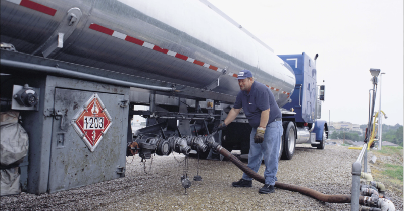 CleanFuelsAA's tweet photo. Soybean growers drive an entire circular economy from food to fiber & fuel. 🌱 Their dedication to the industry allows Clean Fuels to continually provide research for higher #biodiesel blends. Read more from @BiodieselTech & @SoyResearchInfo. #performanceproven #USSoy #MoSoy