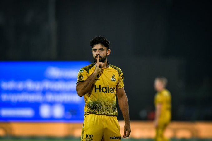 Peshawar Zalmi go 🔝 of the table 🥇 📹 Credits: Twitter/thePSLt20