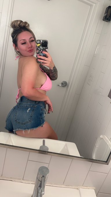 On my vip page right now replying!! Come chat☺️ https://t.co/g8RNoR1EDG