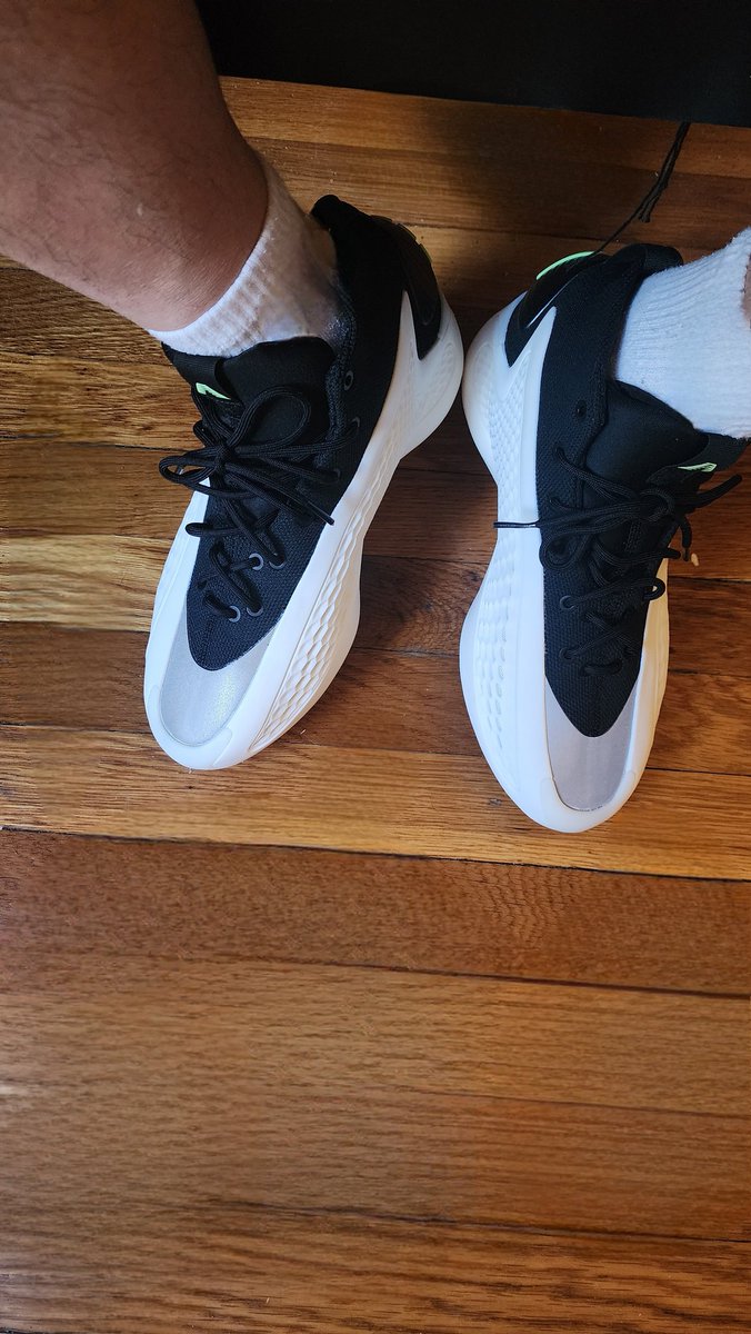 MARKM254's tweet photo. @n8frost ok, my boy, these are tough,a little snug, nothing a little breaking in, won't do, but comfy w that boost 
#adidasae1
#ae1s 
#anthonyedwards https://t.co/RckzNw1fCQ