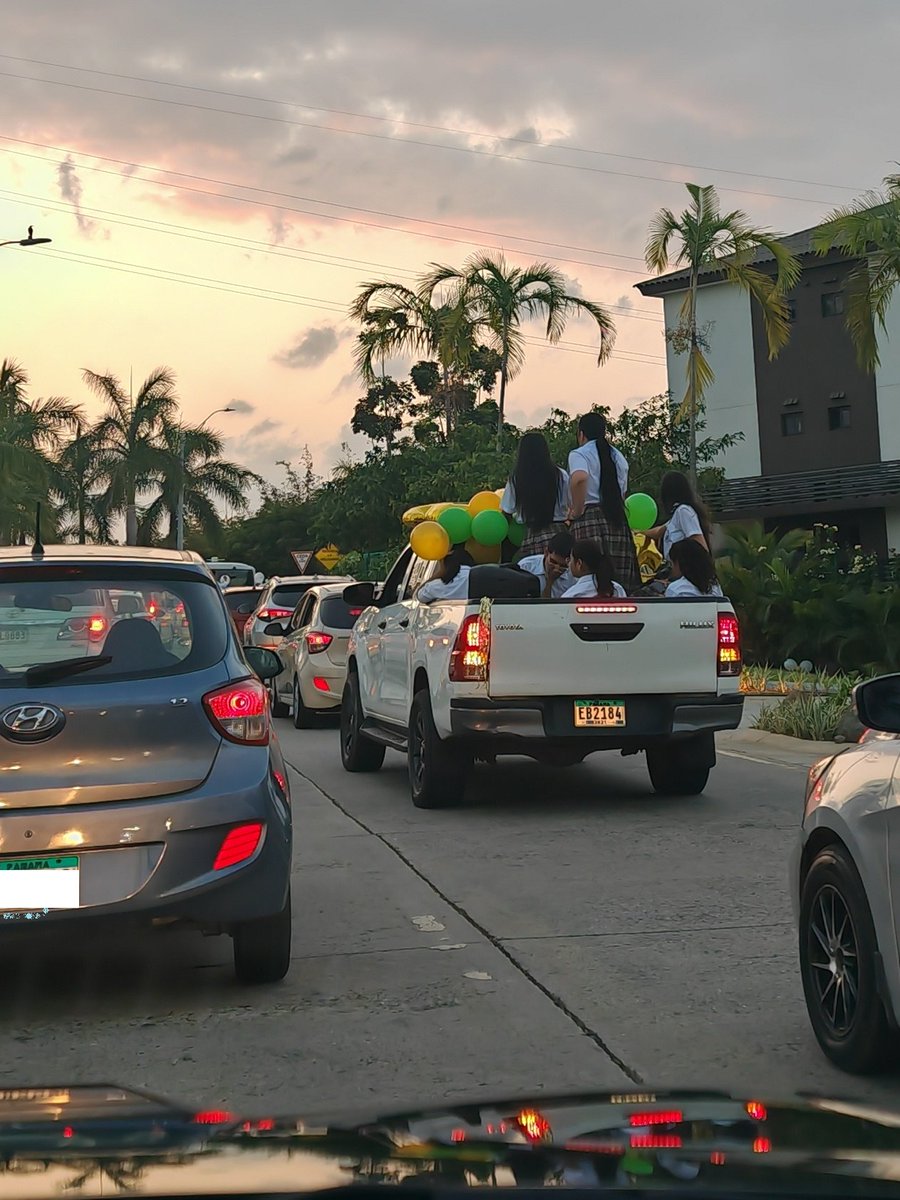 ArlesGonzalez's tweet photo. Hoy 11 marzo 2024 antes de las 7 AM, manejo desordenado, peligroso y tranque, desde el inicio de las clases se ve esto en mi ruta por las rotondas entre Corredor Panamá Norte y Brisas del Golf. @ATTTPanama @ProtegeryServir https://t.co/SdD8LDJmir