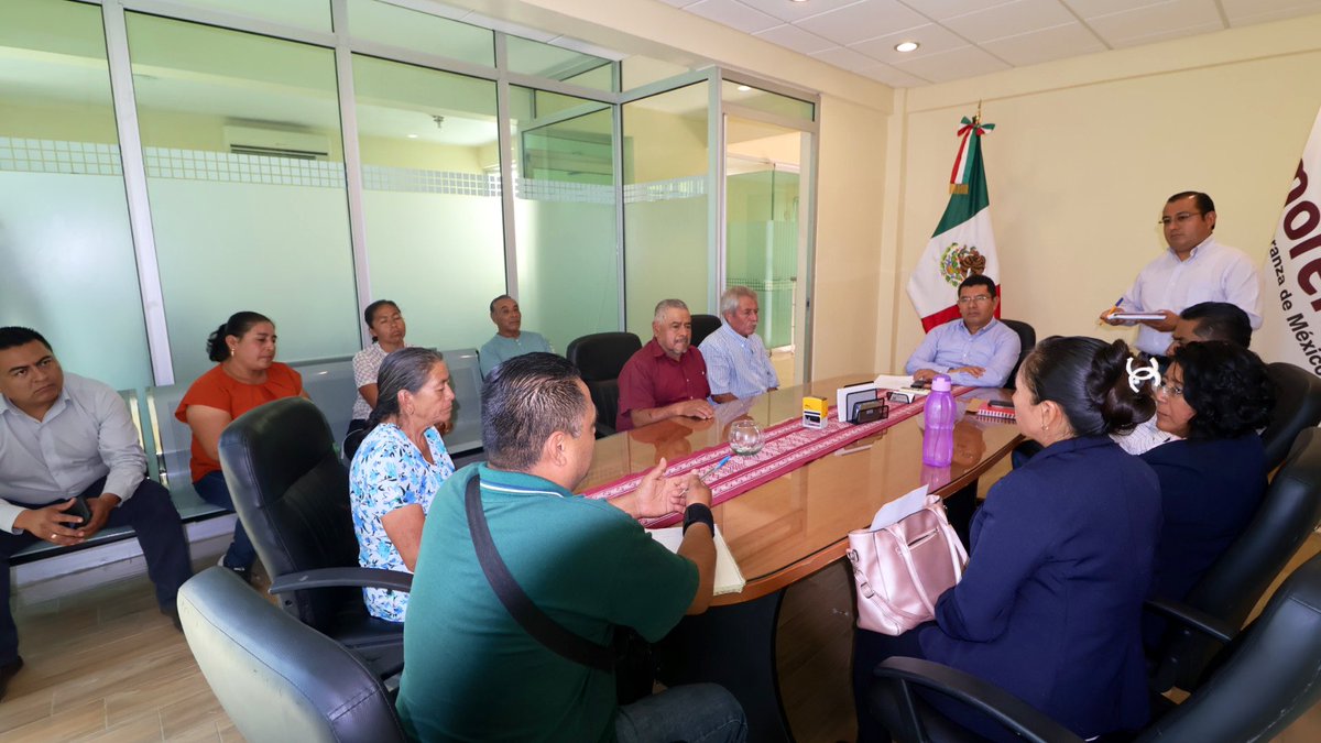 DanielGOaxaca's tweet photo. Sostengo #ReuniónDeTrabajo con el C. Lauriano Arroyo Cabrera, #AgenteMunicipal de Santa María #Roaló y el C. Rodolfo Cabrera, Presidente del Comité de #AguaPotable, acordamos caminar en unidad para buscar soluciones a la demanda del vital líquido de esta población.
Les reitero que no están solos, cuentan con todo mi apoyo y mi respaldo, tienen en mi a un amigo, un hermano y a un aliado y se que juntos lograremos el bienestar y el progreso de nuestro Oaxaca.
#Daniel #Gutierrez #Oaxaca
#laesperanzadeoaxaca
#SigamosHaciendoHistoria