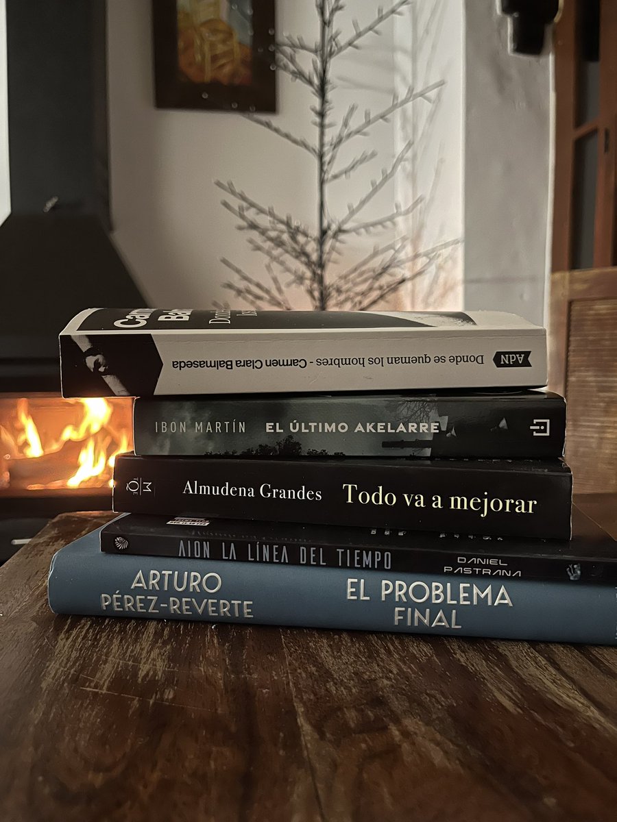 Empezamos a buen ritmo el 2024. Vivir mil vidas, encarnar cientos de personajes y conocer infinitos lugares. Aprender, abrir la mente y dudar de todo. Calma y hogar. Familia, descanso. Ideas. Futuro.