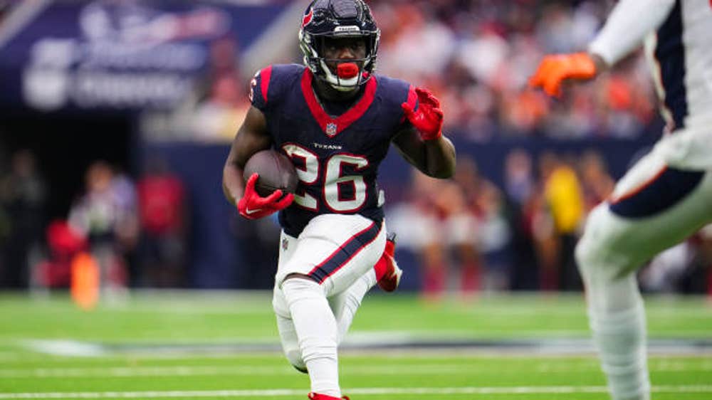 NRMedia50's tweet photo. Breaking News: New York Giants are signing former Houston Texans running back Devin Singletary a 3-year, $16.5 million deal worth up to $19.5 million according to sources
They find their replacement @LeonardMarsh70 @AmyTrask 🏈 #NRMedia #NFL #NFLFreeAgency #DevinSingletary https://t.co/8cN03hntYP