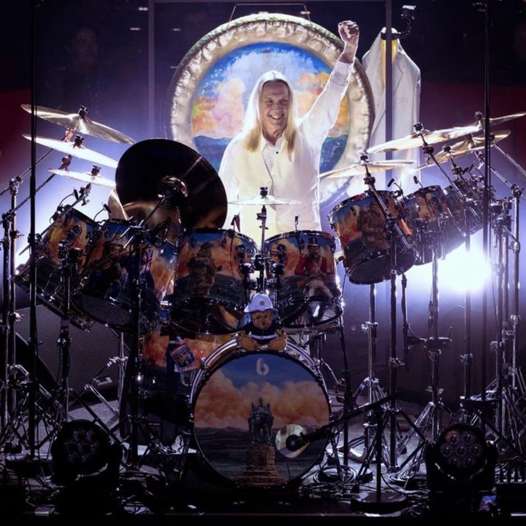A #MusicMonday double whammy!

Congratulations to Nicko for three stellar performances with the Massed Bands of the Royal Marines over the weekend. Those at the Royal Albert Hall didn't know what hit 'em!

#NickoMcBrain #MountbattenFestivalOfMusic #RoyalAlbertHall
