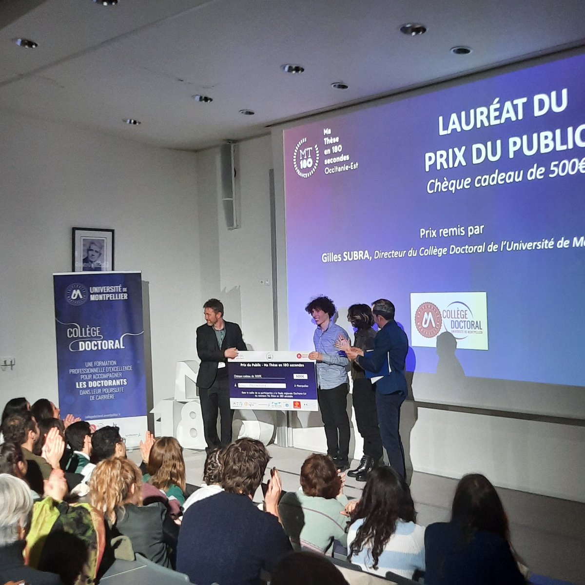 CNRS_OccitaniE's tweet image. #MT180, les finalistes du concours régional Occitanie Est sont :
- 3ème prix du jury : Airelle Lahalle
- 2ème prix du jury : Xavi Marquez Ayllon
- prix du public  : Rakine Mouhoubi
- 1er prix du jury : Robin Carron
Bravo à toustes et retrouvez Robin et Rakine en demi-finale.