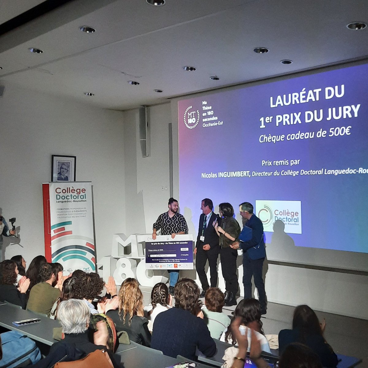 CNRS_OccitaniE's tweet image. #MT180, les finalistes du concours régional Occitanie Est sont :
- 3ème prix du jury : Airelle Lahalle
- 2ème prix du jury : Xavi Marquez Ayllon
- prix du public  : Rakine Mouhoubi
- 1er prix du jury : Robin Carron
Bravo à toustes et retrouvez Robin et Rakine en demi-finale.