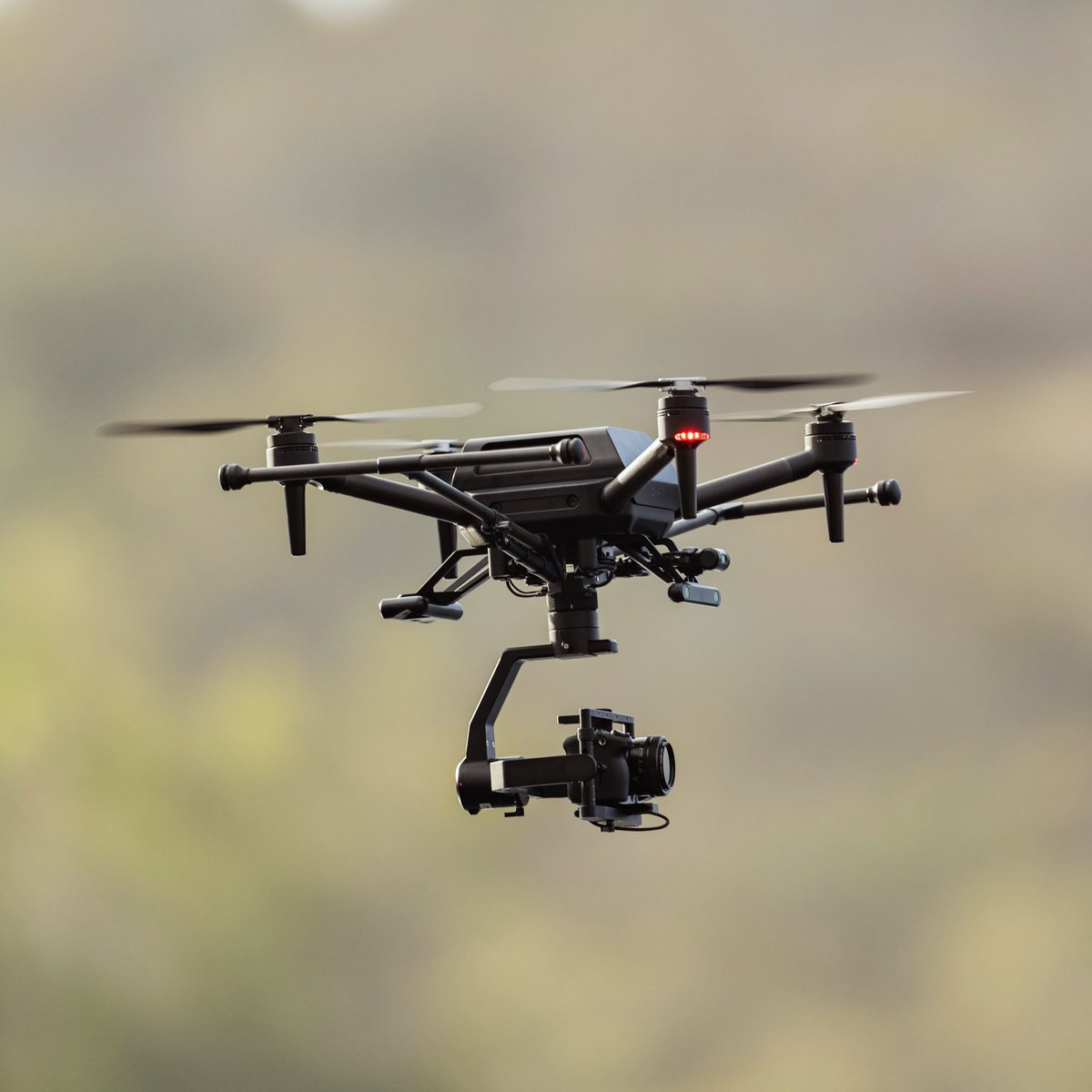 Whether you’re flying high or low &amp; slow, the precision sensors &amp; refined flight algorithm of the Airpeak S1 keep flight shake to a minimum - ensuring safe &amp; steady shooting through obstacle heavy areas or even the most demanding close ups.