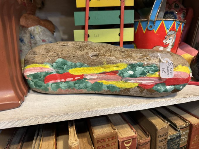 POV you&rsquo;re the rock sandwich looking back at me from the shelf https://t.co/TwHxSgoMxL