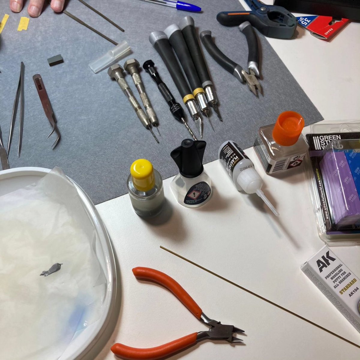 custodiosdemorr's tweet photo. Bueeenas noches gentes de bien.

Aunque llevamos tiempo sin publicar nada, en insta estamos colgando cositas de eventos que vamos realizando.

Os dejo unas fotos del curso de pintura de este fin de semana donde nos centramos en materiales varios, consejos y en el pintado de caras https://t.co/Hsz9zmNLaO