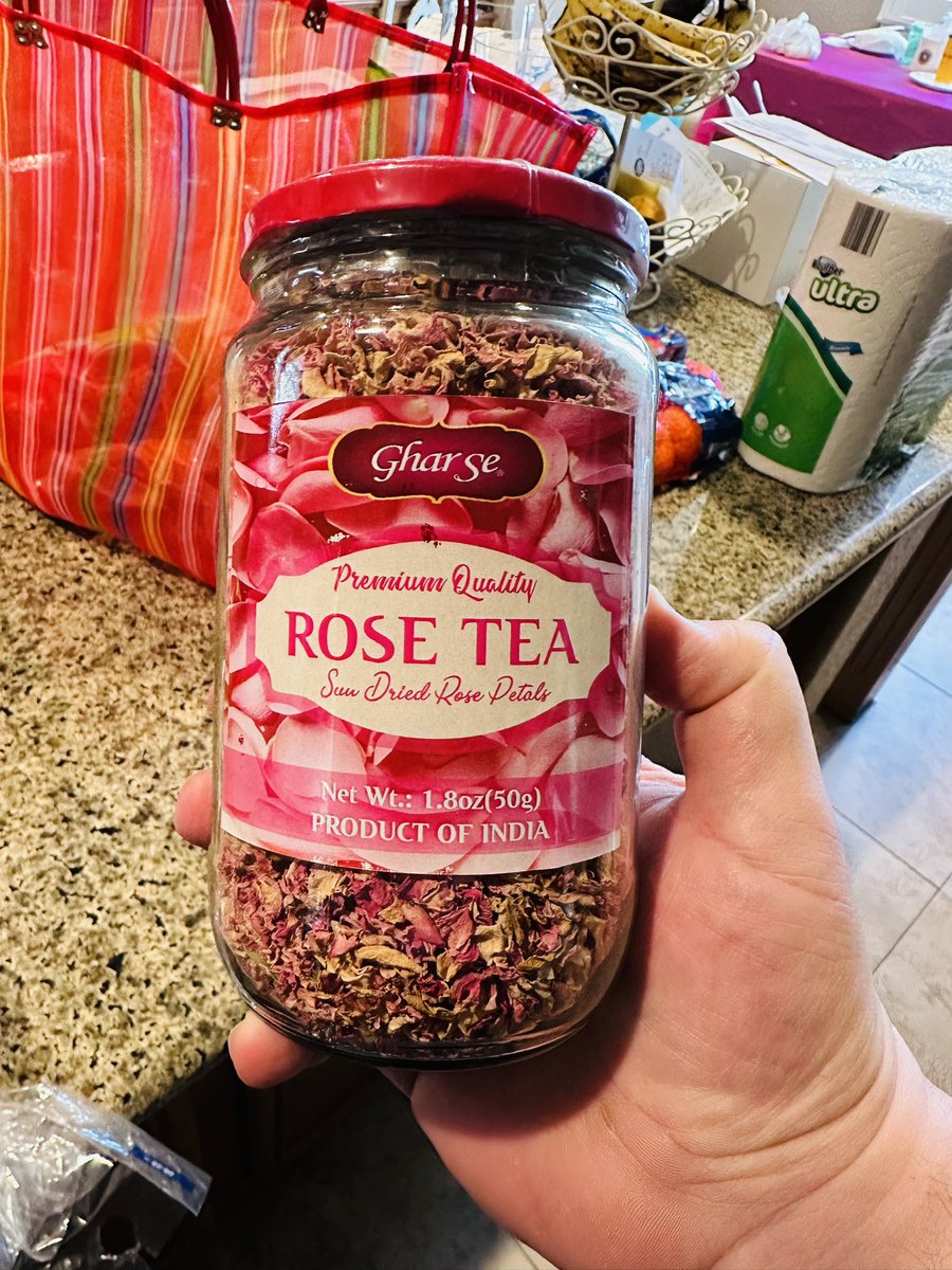 MrBear1488's tweet image. I didn’t know you could make tea out of rose petals…. That’s fuckken radd #rosetea #tea #roses