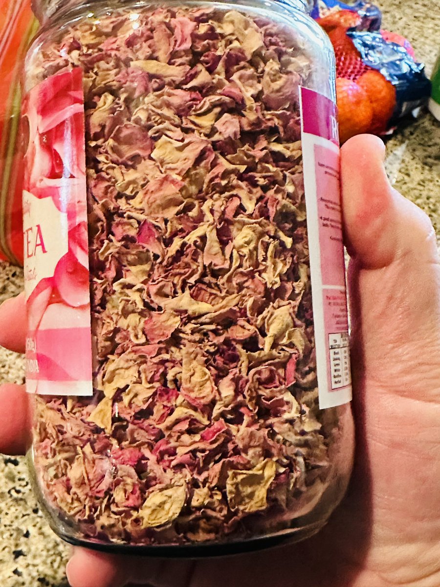 MrBear1488's tweet image. I didn’t know you could make tea out of rose petals…. That’s fuckken radd #rosetea #tea #roses