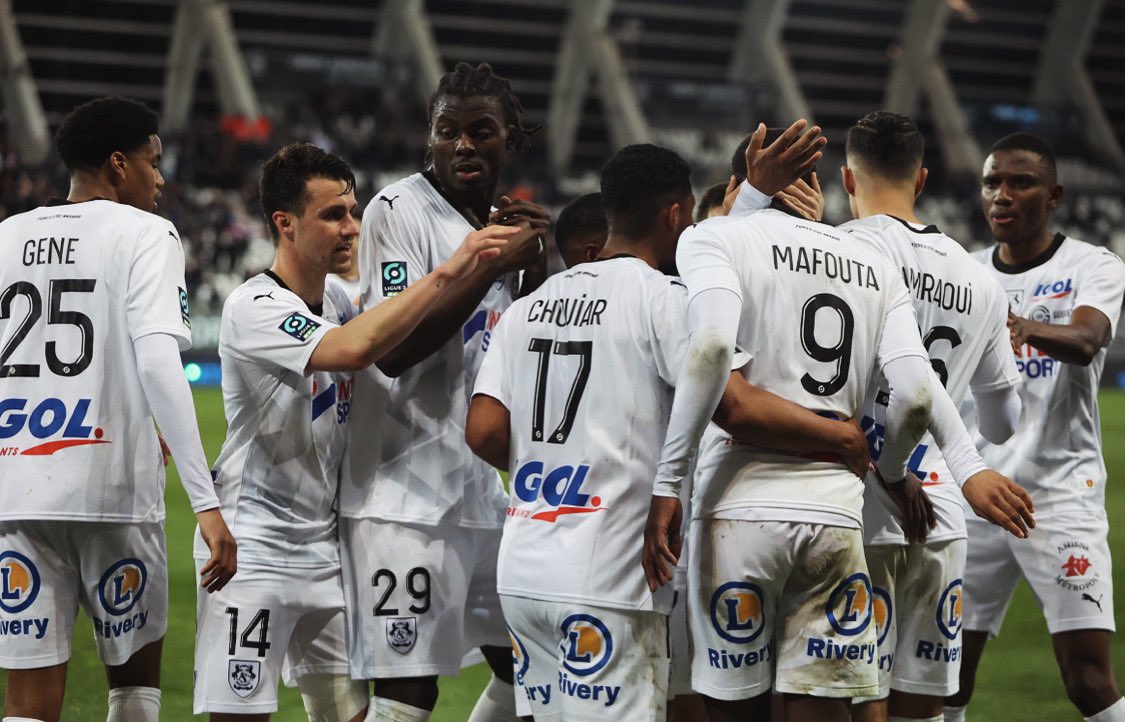 3 points de la 5eme place, 6 du premier relégable c’est le paradoxe du championnat de L2.  Nos joueurs ont prouvé leur détermination et auraient mérité de l’emporter samedi. Ensemble soyons derrière l’<a href="/AmiensSC/">Amiens SC</a> ils vont avoir besoin de notre soutien dans tous les cas de figure…