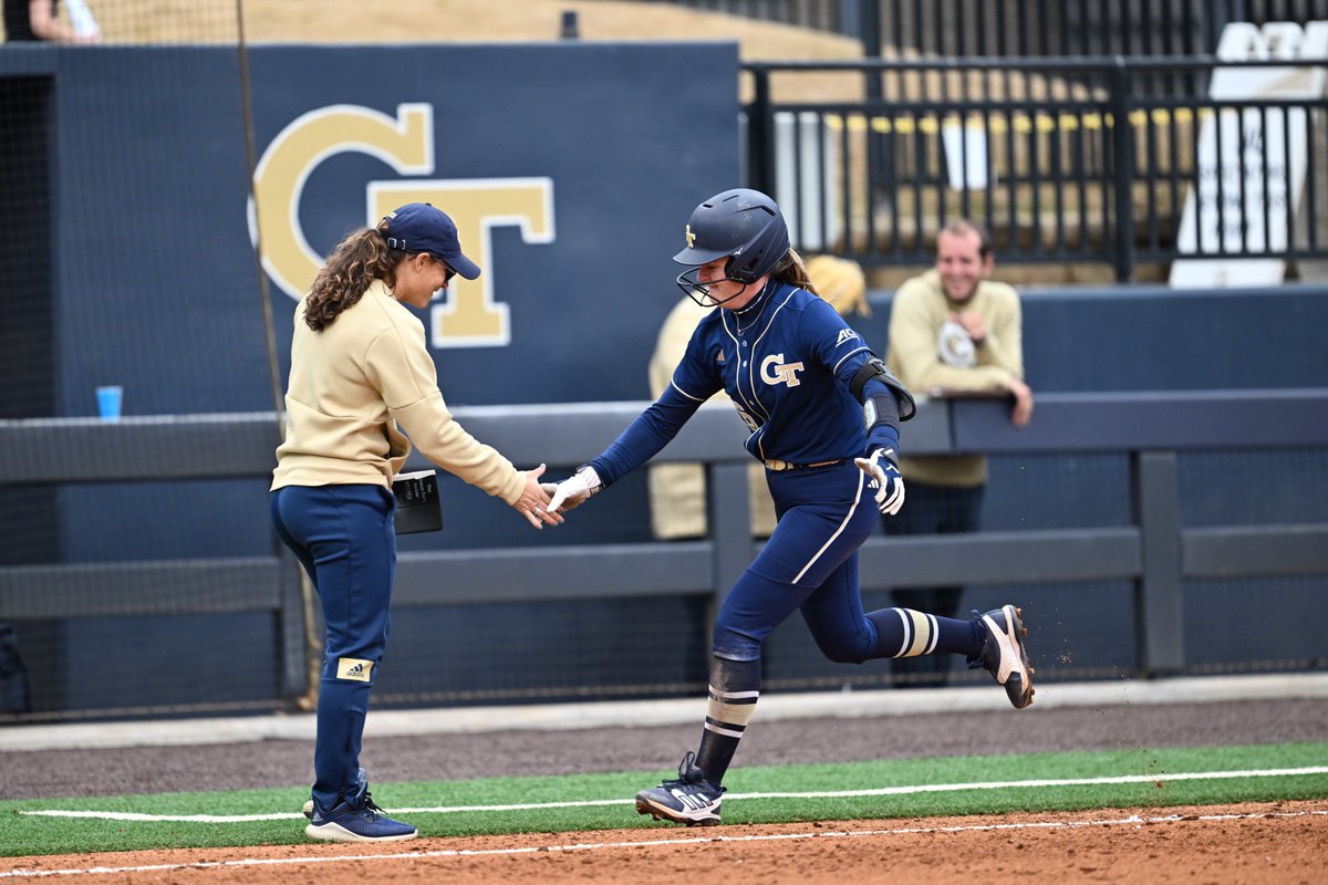 Georgia Tech is on pace to shatter last season’s home run total. @GaTechSoftball has hit 48 home runs, the most of any major conference team, through their first 25 games. 🔗 d1softball.com/what-we-learne…