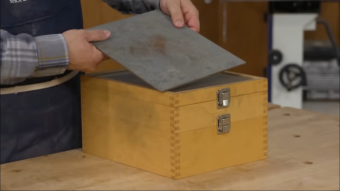 Shop-Made Sharpening Supplies Box by Phil Huber – Watch now at Woodsmith online!
bit.ly/smssb