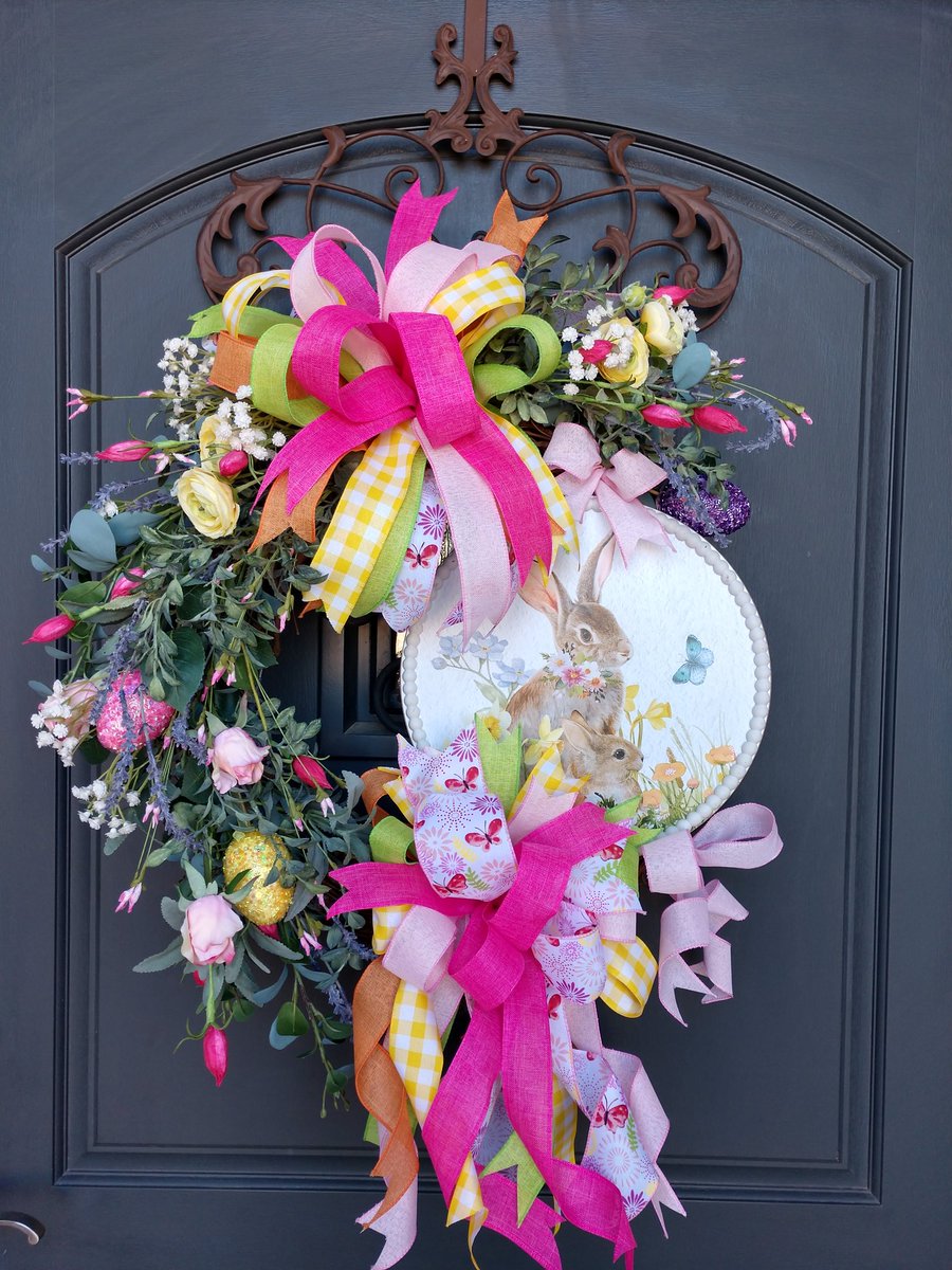 A custom wreath I made for my beautiful sister @Abrightchef #wreath #eastergift #Easter #easterbunny #MondayMotivation #MondayMood #Mondayvibes