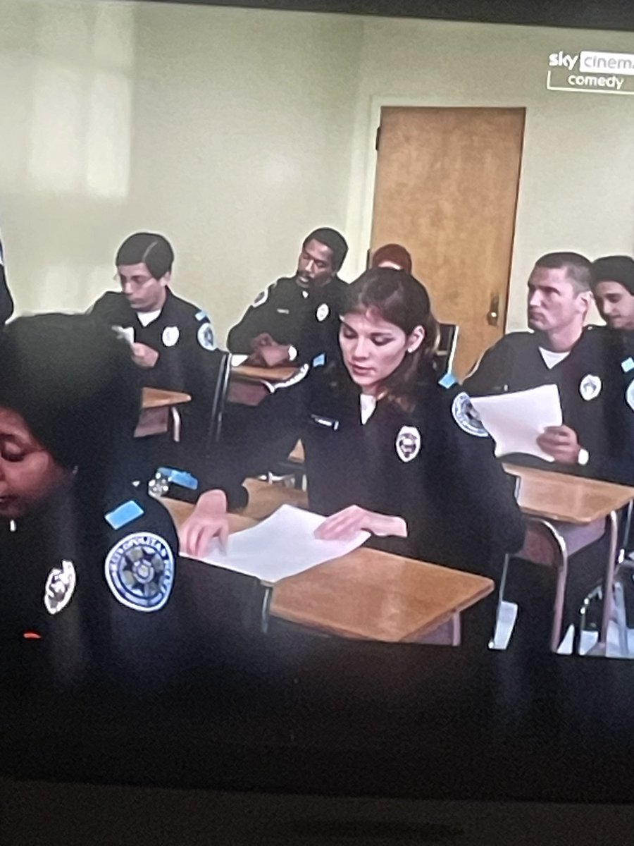 Hey Kim!!!! <a href="/KimCattrall/">Kim Cattrall</a> “ Scuola di polizia “ ❤️❤️💯