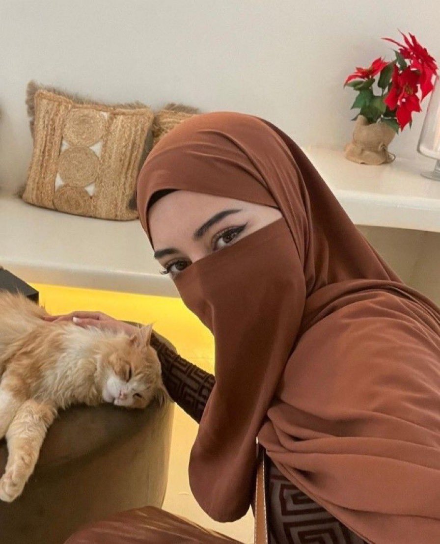 RY_M70's tweet photo. ماهو اول شي ستفعله لو ربحت مليون دولار ؟! 🧐 https://t.co/SnsT7UL3j2