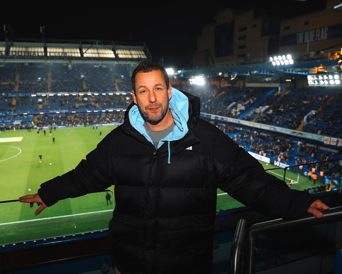 ChelseaFC's tweet photo. Good evening, @AdamSandler. 👋

#CFC | #CheNew https://t.co/PiN1rQZcKp