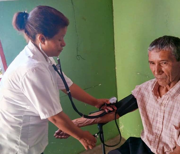 dirsaludbarinas's tweet photo. #Barinas🇻🇪
🗣️Equipo de médicos y enfermeras de los diferentes consultorios populares del ASIC AAT, continúa activo brindando atención con servicios de consulta general, toma de tensión arterial e inmunización,
 gracias al Pdte. @NicolasMaduro y @MagaGutierrezV.
@Alexanderpsuvs1 https://t.co/NhPsDu07Zj