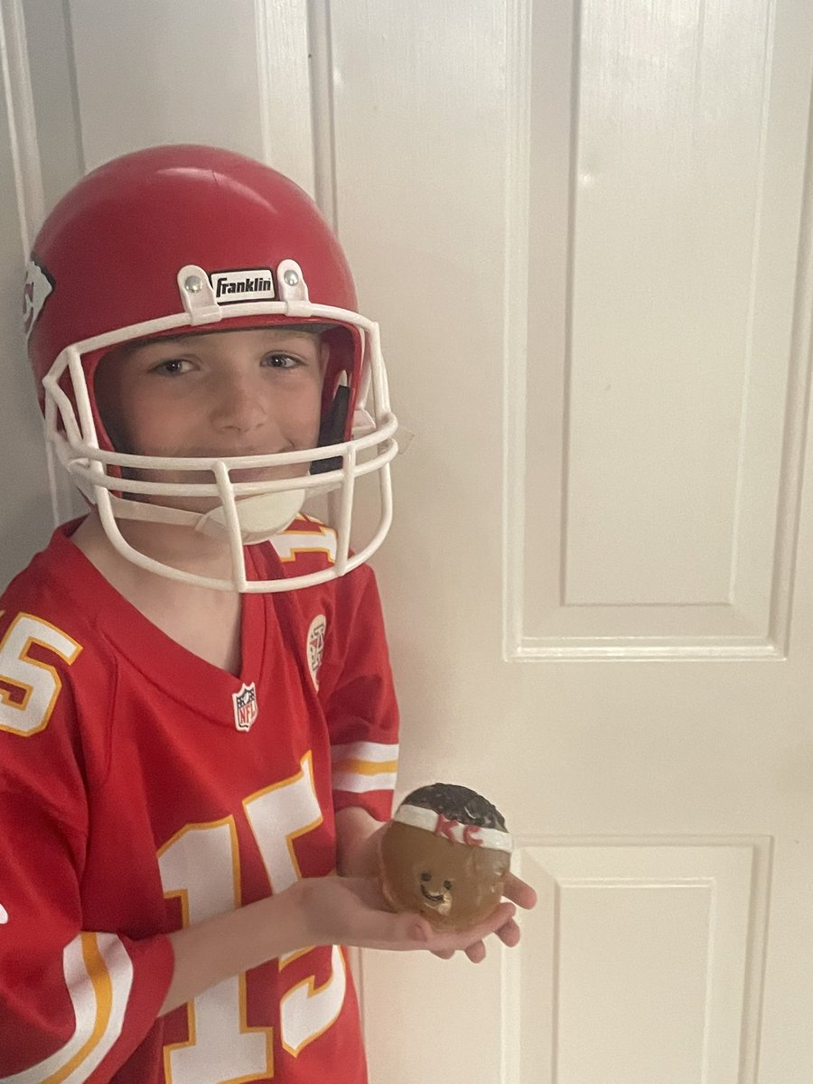 coachdavisc's tweet photo. Truman’s design for the @PatrickMahomes “Fatty Patty” donut and opinion writing about it was voted best in his class, so the local donut shop brought it to life! https://t.co/tDsiMBQ4u7