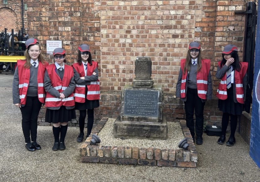 The_OaksAcademy's tweet photo. Last week on International Women’s Day a group of Year 8 students were selected to take part in a Girls into Engineering day @alstom6609 in Crewe. The girls were outstanding, amazing ambassadors for The Oaks. #girlsintoengineering #engineering #careers #careerseducation https://t.co/mFEmbUsKgI