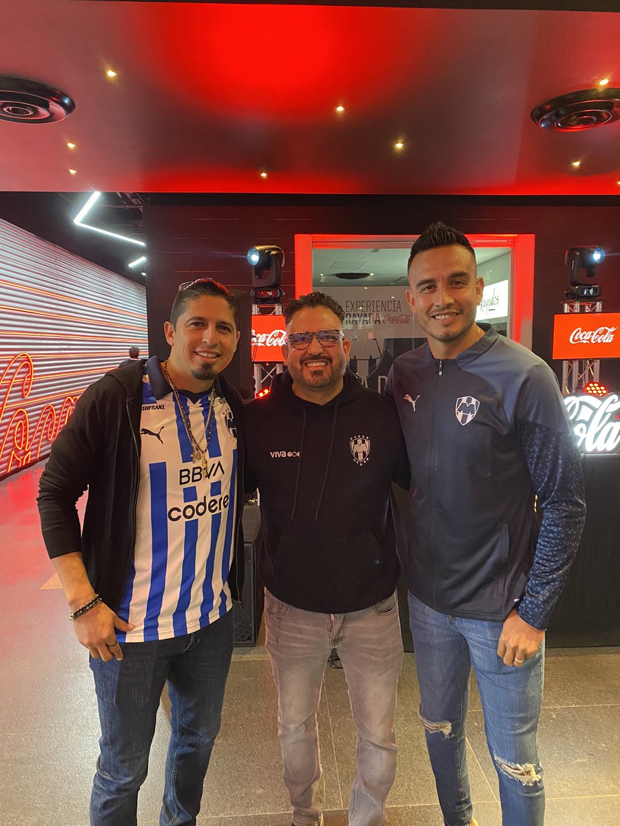 El día de ayer en el gigante de acero con 2  de los más grandes deportistas de la historia de Nuevo León  ,  <a href="/ramiropena/">RamiroPeña</a>  de <a href="/SultanesOficial/">Sultanes de Monterrey</a> y <a href="/jzavala17/">Jesús Zavala</a>  de <a href="/Rayados/">Rayados</a>  #vivasultanes #vivarayados <a href="/VivaAerobus/">Viva</a>