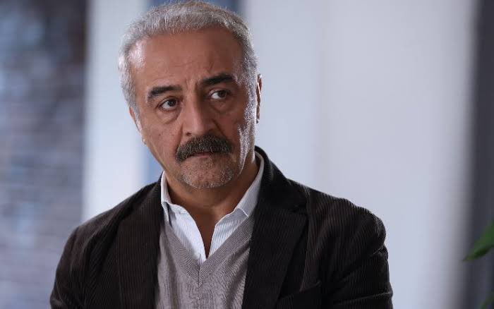 +Çift terapisi çalışıyor musunuz?
-Hayır bireysel terapi uyguluyorum.
+Her çift de birer birey değil midir zaten?