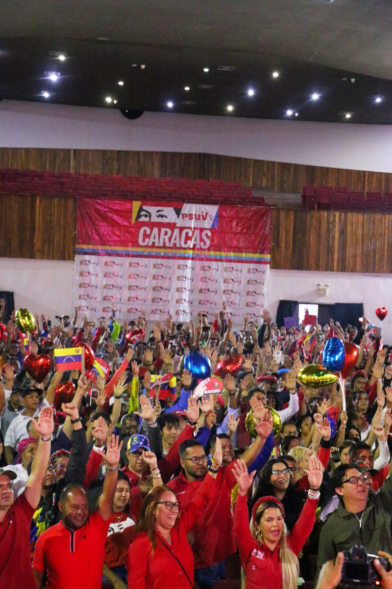 Sostuvimos este #11Mar una asamblea con la Dirección Regional del @PartidoPSUV, @JuventudPSUV, así como con el Consejo Político y los equipos parroquiales de Caracas, en respaldo a nuestro Presidente @NicolasMaduro como candidato para el próximo #28Jul. #PuebloVenezolanoLeal