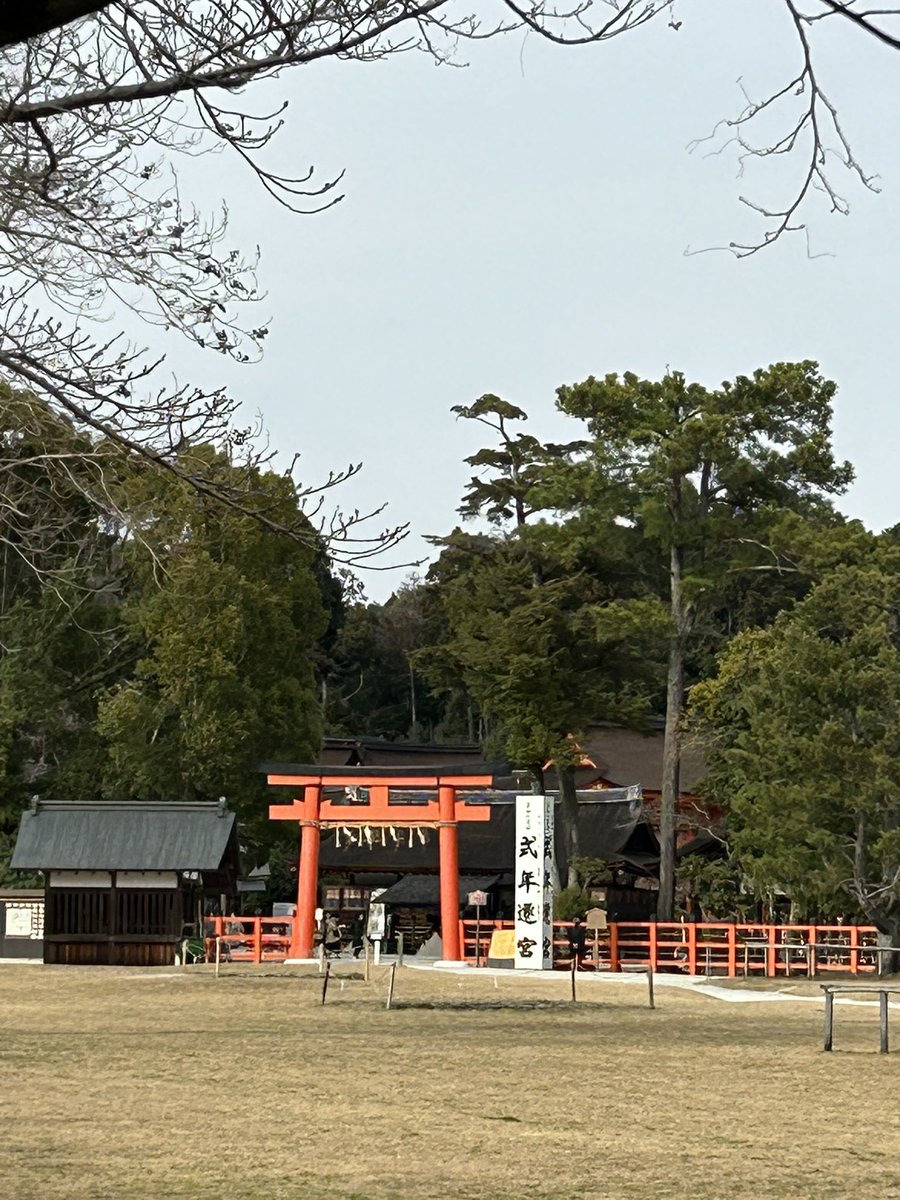 happyKstyle1's tweet photo. 3.11上賀茂神社にて正式参拝させていただきました。震災直後から毎日、復興祈願と放射能漏収束祈願、コロナの疫病終息祈願もずっと続けられている神社です。祈りは、神社にお参りするだけでなく、心静かに手を合わせればどこからでも通じると、宮司さんのお言葉✨日々の心持ちを大切に今を生きよう！ https://t.co/96rwY9C5sS