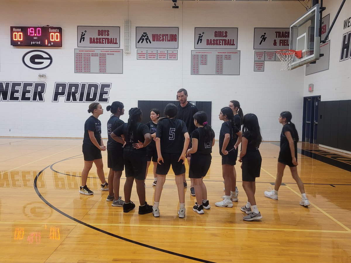 7A <a href="/CroneSchool/">Crone</a> Girls Basketball having one last pep talk before they face off against Scullen in the first round of playoffs. Let's go, Panthers!!