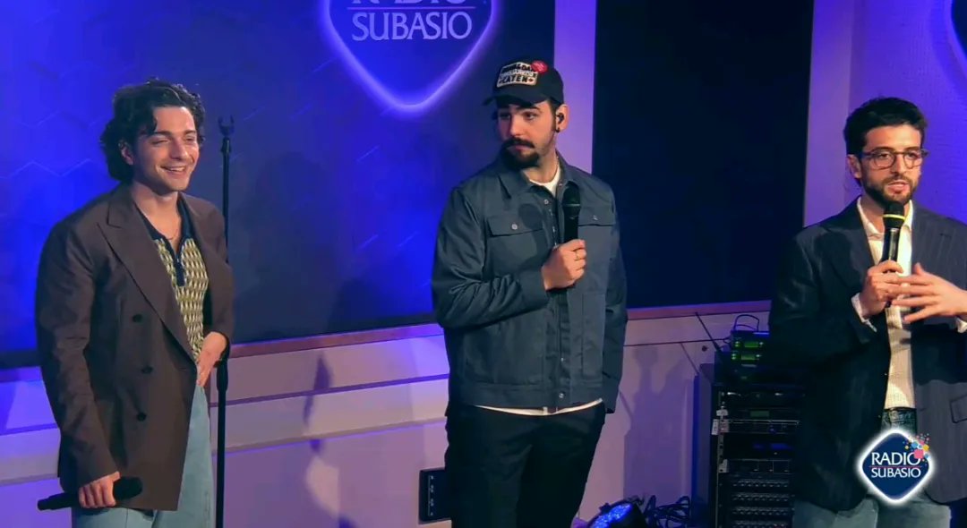 ilvoloversinte's tweet photo. Alcuni #screenvideo dalla diretta live di @radiosubasio 
@ilvolo

#IlVolo

#Capolavoro 

#AdAstra https://t.co/WTzgcixrWy