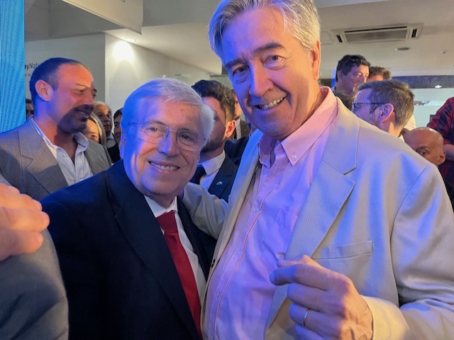 zimarioff's tweet photo. Hoy ha comenzado la campaña electoral de Tabaré Viera. Los que lo apoyamos estamos en la primera fila de la batallla. Además de ex Presidente Sanguinetti, han participado cientos de dirigentes y militantes colorados. Vamos en buen camino con un candidato que puede atraer a miles https://t.co/mmvH4XWgXX