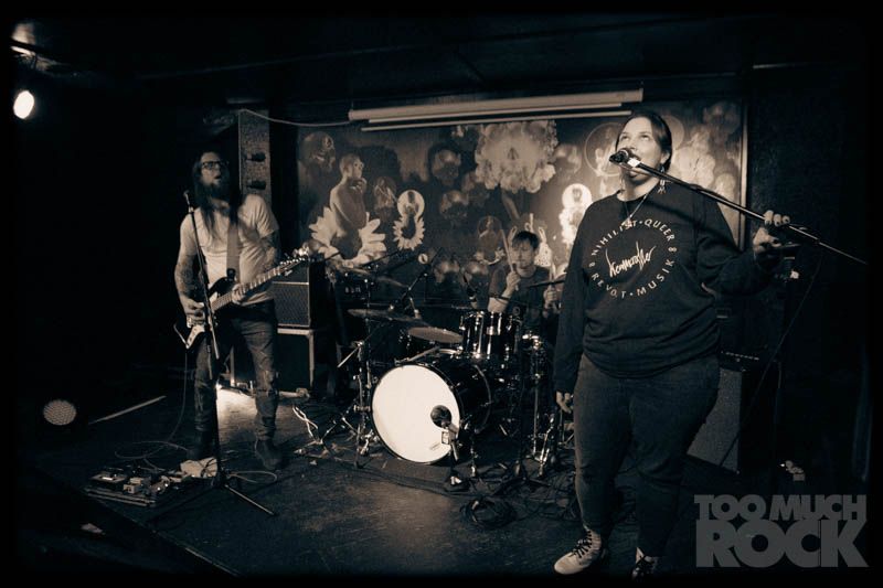 sidmuchrock's tweet photo. KC was down for anything on a Friday night that featured #NewObsessions @RxGhostband #Milkwave &amp; #BryceVz. Find my photos, video, &amp; thoughts of the night on Too Much Rock at https://t.co/fgFANtFSR5.
. https://t.co/FCbC1JREbq