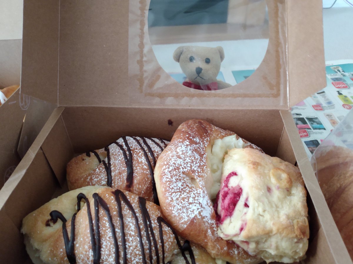 VerywellSeido's tweet image. March 11th

Today's lunch at home 😁

Cobsbread and Marble Slab iced coffee 🥐☕

Good taste 🥳😋🐻🇨🇦

#CobsBread #MarbleSlab