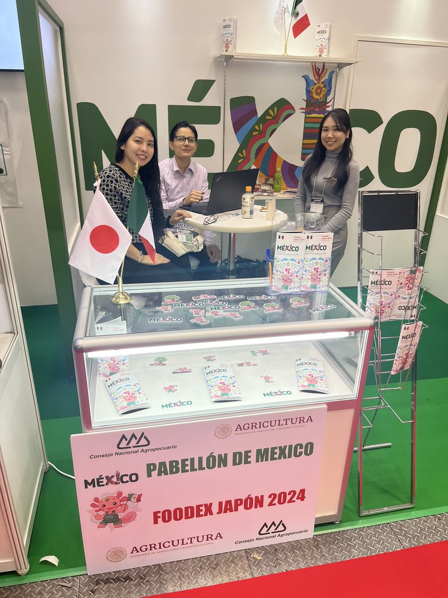 NorbertoValU's tweet photo. Esta 49 edición de #FOODEXJAPAN, lanzamos el logo y mascota oficial del Pabellón de México 😃✨, el cual fue 100% aceptado por la comunidad de 🇲🇽 y 🇯🇵
El único problema es que este curioso ajolotito amante de Japón, aún no tiene nombre, nos ayudas a escogerle uno? 💕 https://t.co/VJoBZu1q9u