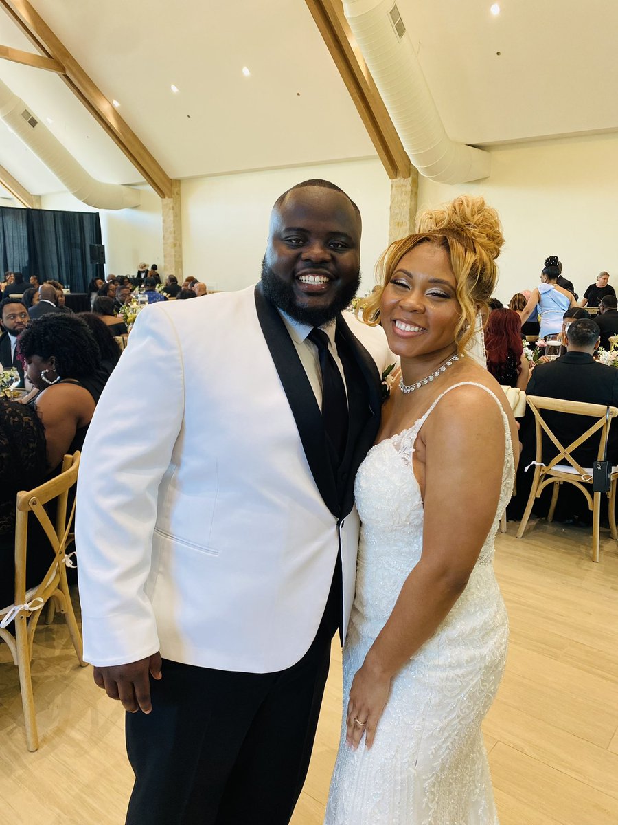 Proverbs 18:22 22 He who finds a wife finds a good thing, And obtains favor from the Lord. 👰🏾‍♀️💍🤵🏿‍♂️.