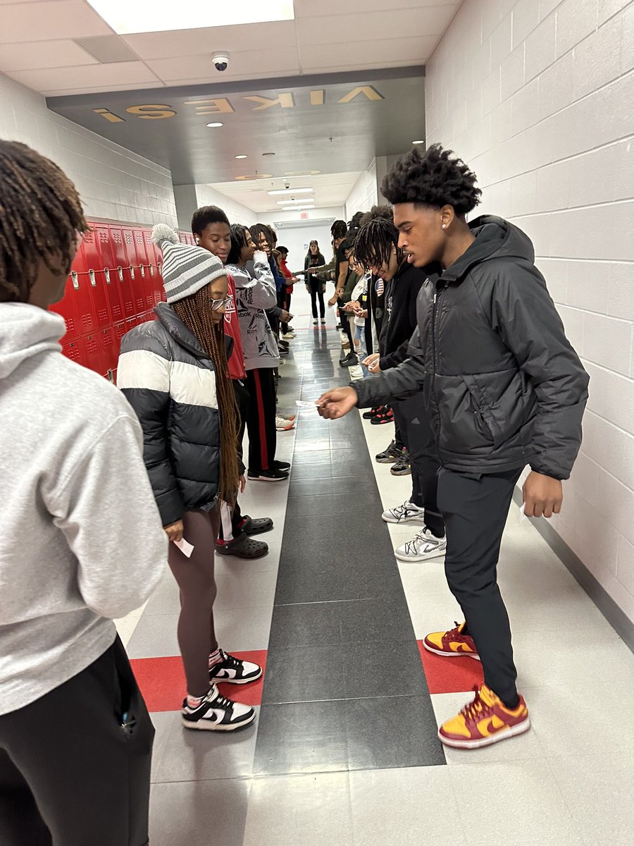 cottrellcorner's tweet photo. Demonstrating maximum oxygen uptake in the countercurrent exchange system of fish.  #AAGV #juniorseniorzoologists #vikingdiff https://t.co/9ynlEWVYUp