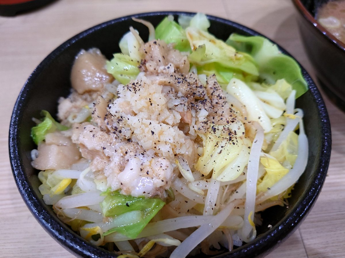 ニンニクアブラヤサイ！

ジロー丼！

＼(^o^)／