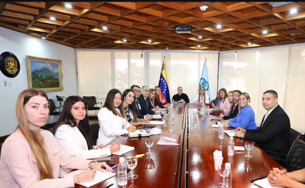 Derecho_paz's tweet photo. En este encuentro también participó el Defensor del Pueblo, Defensor Público General, Viceministra de Seguridad Jurídica y Política Interior del Mpprijp, entre otras autoridades del Sistema Administrador de Justicia https://t.co/0I2o3myS34