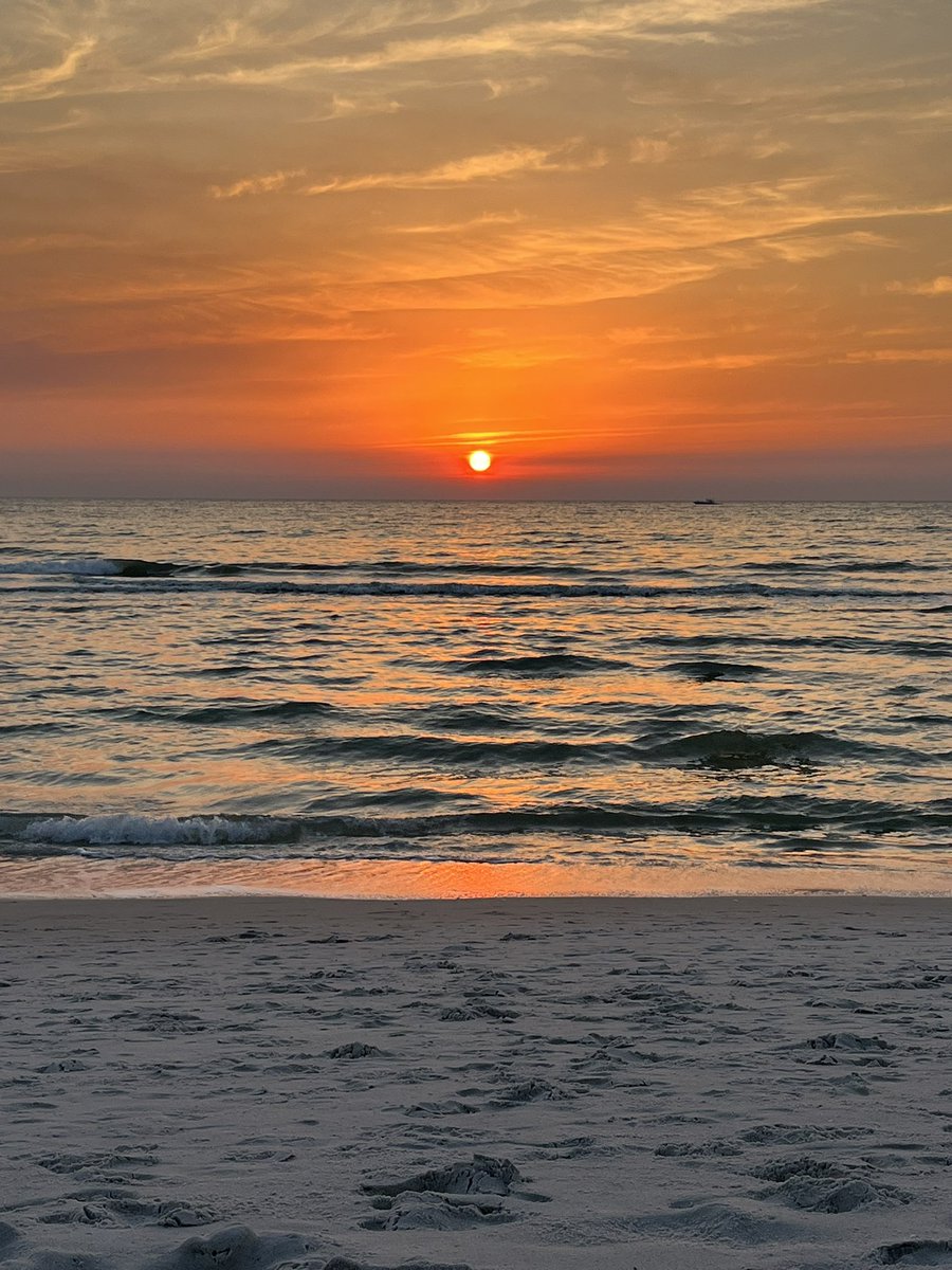 Sunset in beautiful Naples, Florida 🏝️🇺🇸. @ParadiseCoast @CollierGov