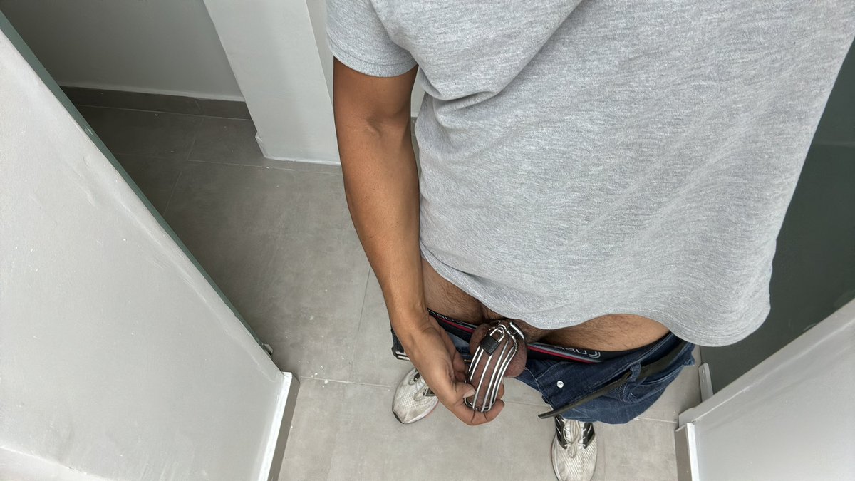 Desafio de castidade 
Vocês decidem quanto tempo devo ficar trancado
1 like 1 hora
1 comentário 1 hora (até dois por perfil)
1 Rt 3 horas
1 seguidor novo 3 horas (2896)
Valendo até dia 12.03 22:00 (Brasil)
#chastitygame #chastity #boylocked #castidade #teamlocked