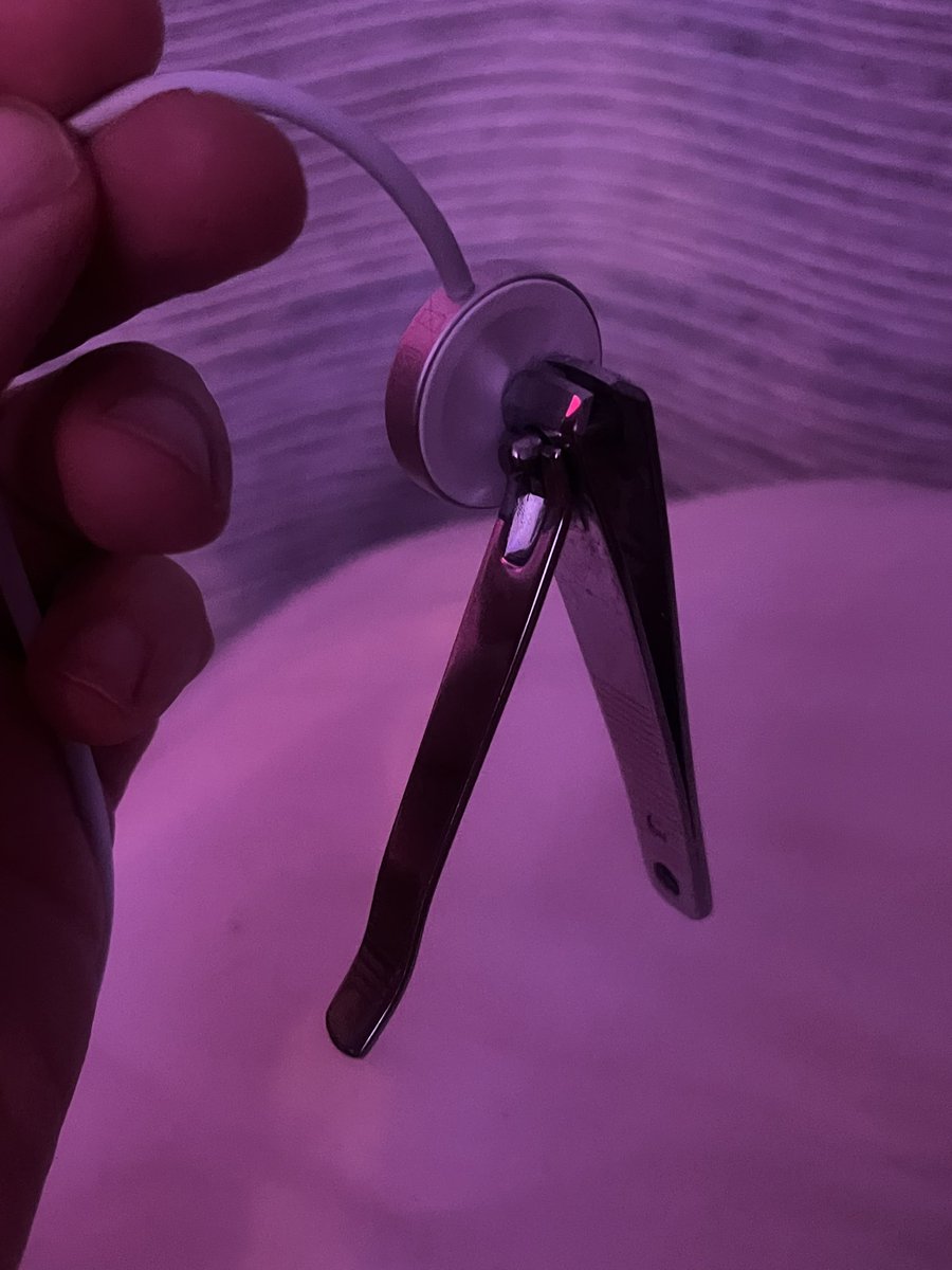 alecyourface's tweet image. #LifeHack #magsafecompatible