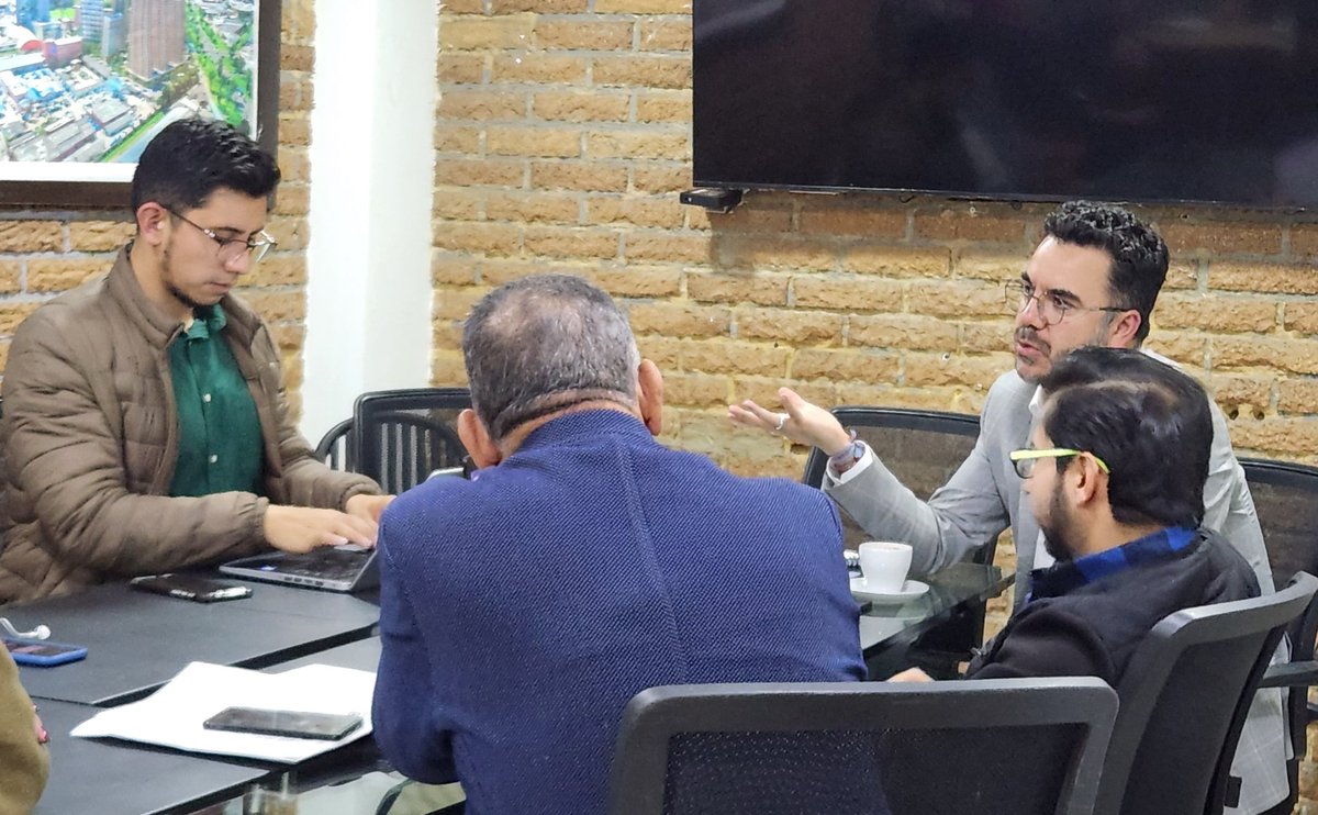 MSilvaMoyano's tweet photo. Hoy nos reunimos  con la Federación de Acción Comunal de Bogotá. Desde @planeacionbog es indispensable el trabajo en equipo para la construcción del gran acuerdo de ciudad que será el #PlanDeDesarrollo. https://t.co/UNYVzkSUHH