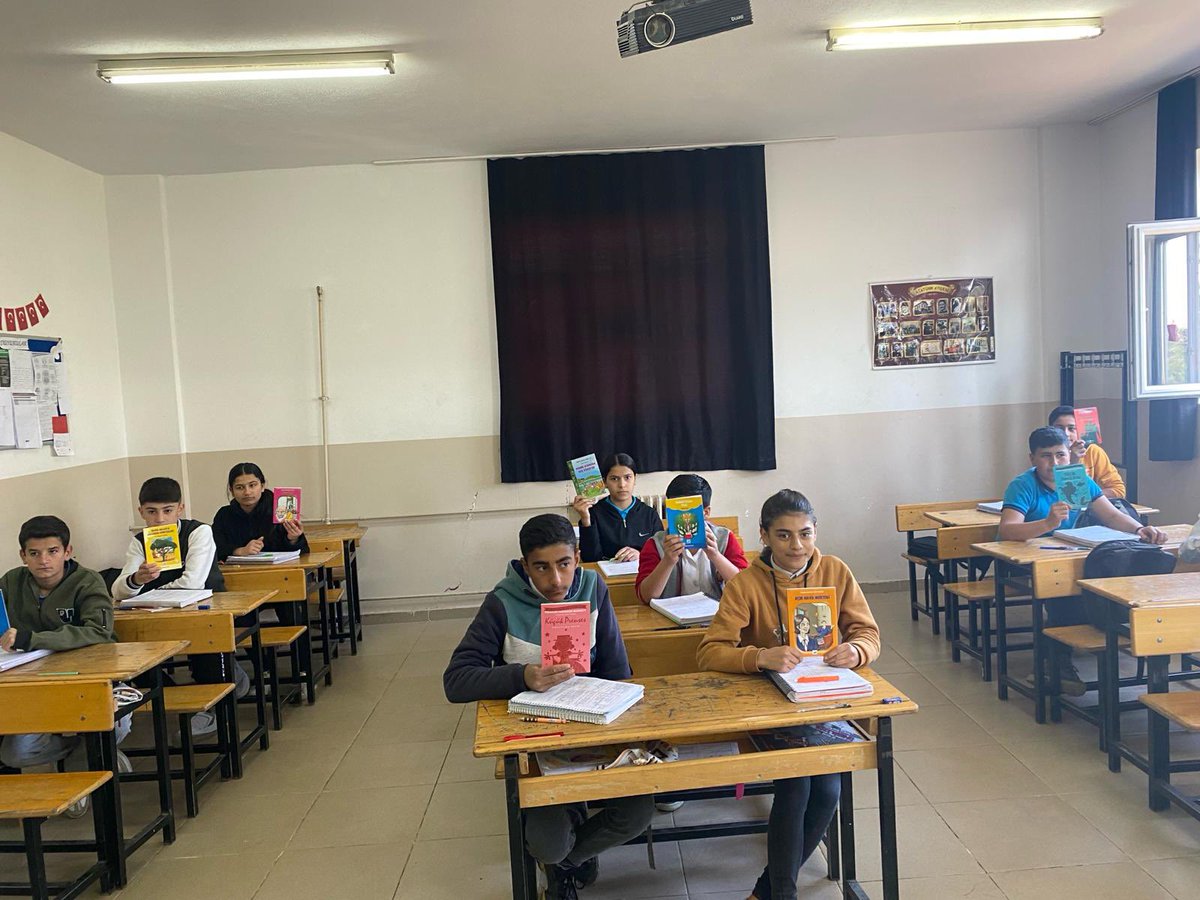 idilmtal's tweet photo. MEB Sosyal Sorumluluk programı ve Hayat Boyu  Öğrenme Sertifikasyon Uygulama projesi çerçevesinde "Çocuklar Oyuncaksız Kalmasın" ve "Hayalleri Olanların Kitapları Vardır" etkinlikleri için Açma Köyü’ndeydik.🙏🏻🦋@sirnakmem73 @idil_ilcemem @izzetaydin01 @byigit78 @SagmanR https://t.co/EU6kFag2UK