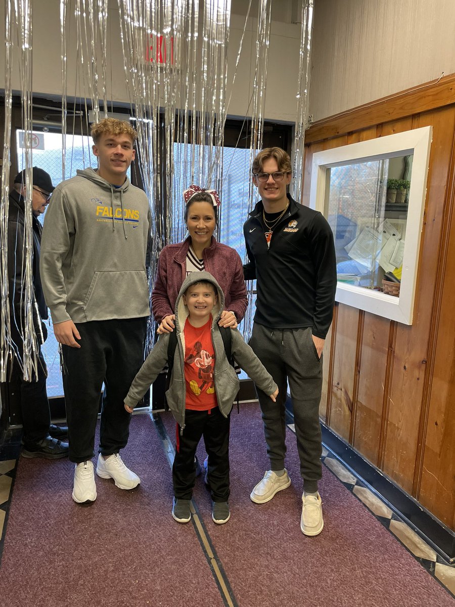 MrsLaceyMoore4's tweet photo. Some of our former @Jefferson_Carmi kids, who are now college basketball players, came this morning to greet our students and get them fired up for state testing! 🐾 https://t.co/RsHEbevcNs