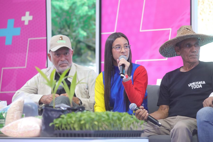 Gracias presidente <a href="/NicolasMaduro/">Nicolás Maduro</a> por visitar al estado Monagas y realizar aquí la transmisión #37 de su programa Con Maduro + 

Los proyectos aprobados serán para el beneficio de este maravilloso pueblo.