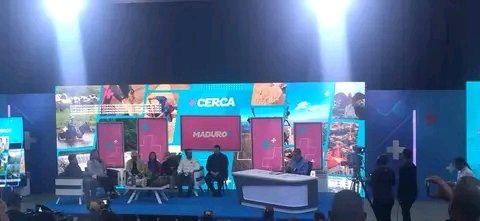 #CDCEMonagas activos con nuestro Presidente <a href="/NicolasMaduro/">Nicolás Maduro</a> en su Programa Maduro+Cerca desde las instalaciones del ESEM de PDVSA en MATURÍN.
<a href="/_LaAvanzadora/">Yelitze Santaella</a>
@MPPEDUCACION 
<a href="/ActualZe/">CDCE ESTADAL MONAGAS</a> 
<a href="/estabacarolina1/">Carolina Estaba</a> 
<a href="/BritoEira/">Eira Brito</a>