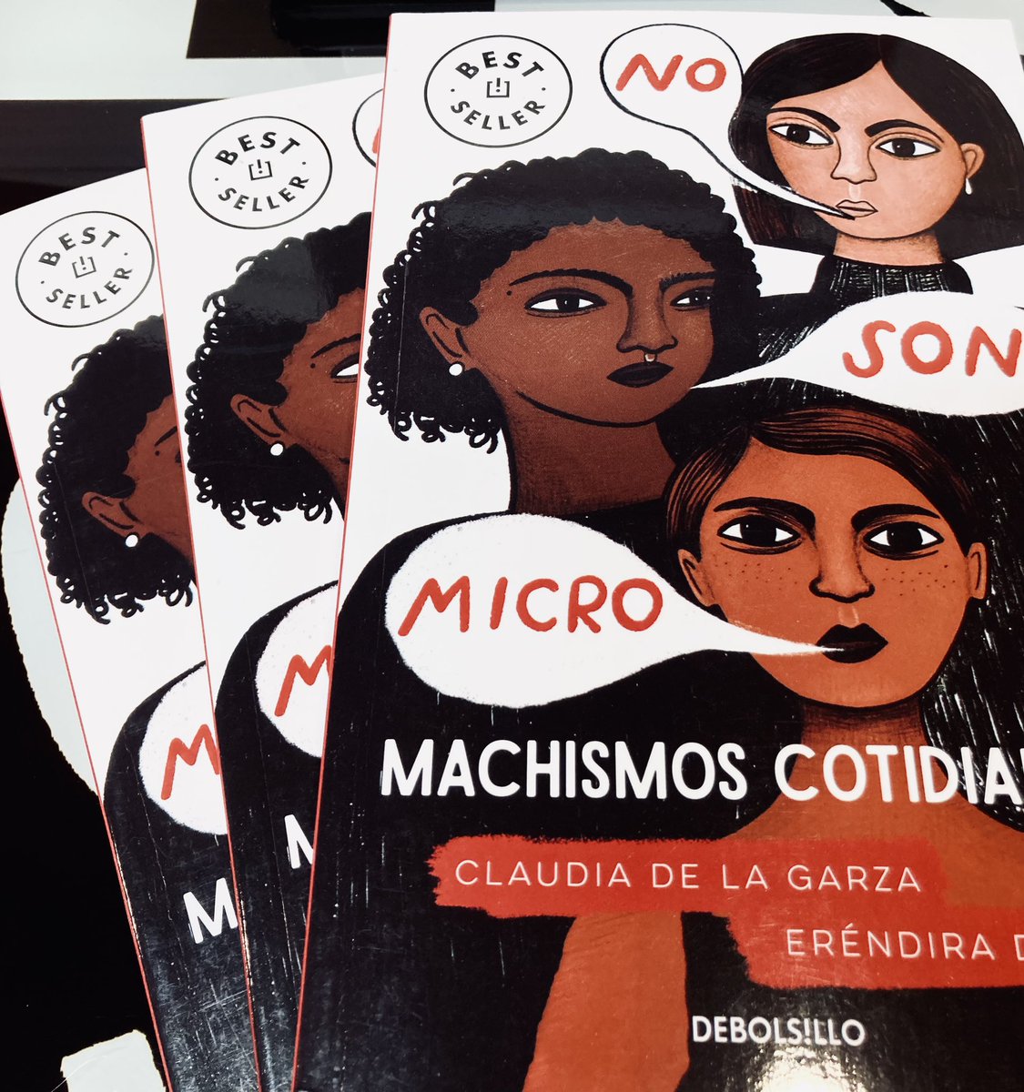 CesarFloresMan's tweet photo. A los más participativos les regalé @Nosonmicro, el extraordinario libro de Claudia de la Garza (@DesbordesFem) y Eréndira Derbez (@erederbez): https://t.co/21f060yAtI
